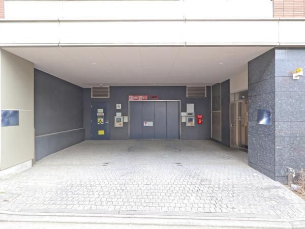2LDK Apartment for Sale in Akasaka, Minato-ku, Tokyo - Thumbnail 3