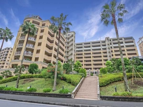 4LDK Top Floor Apartment in Kanazawa-ku, Yokohama - Thumbnail 2