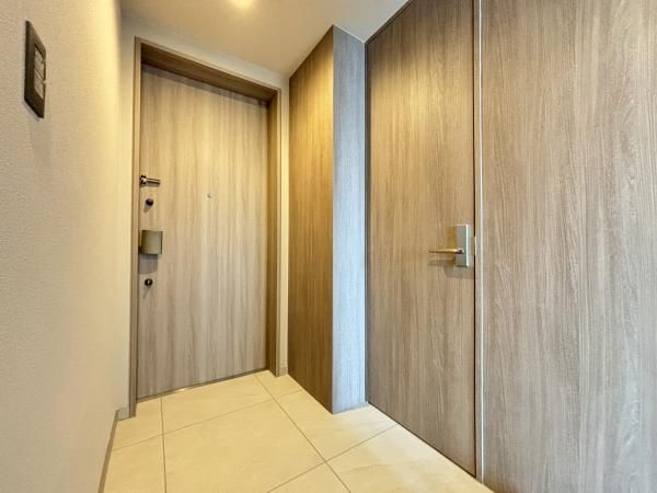 2LDK Apartment for Sale in Akasaka, Minato-ku, Tokyo - Thumbnail 4