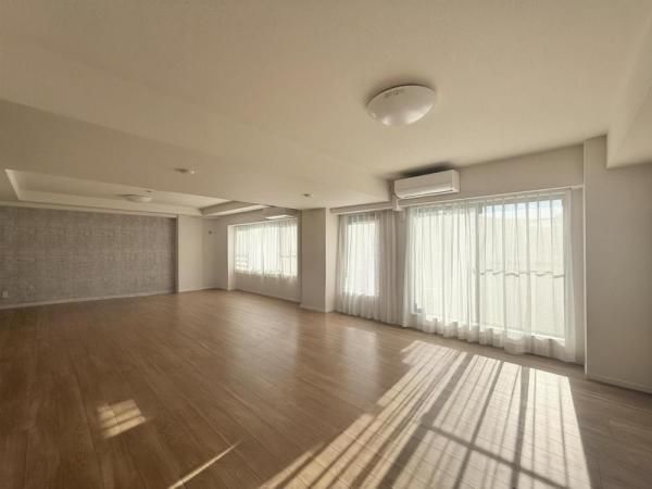 Asahi Plaza Zenpukuji 3LDK Apartment for Sale in Nerima, Tokyo - Thumbnail 4