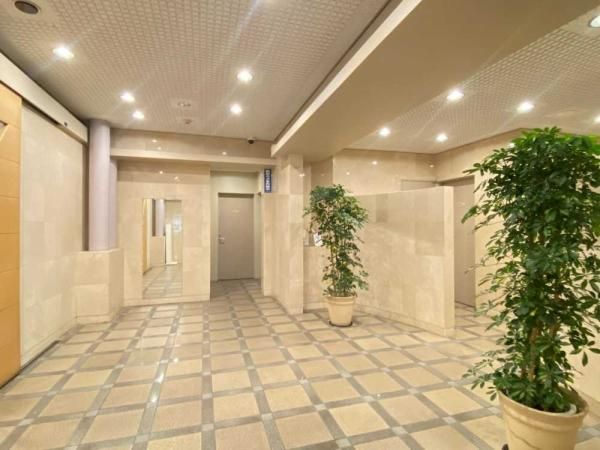 Renovated 2LDK Apartment in Ebisu, Shibuya, Tokyo - Thumbnail 2