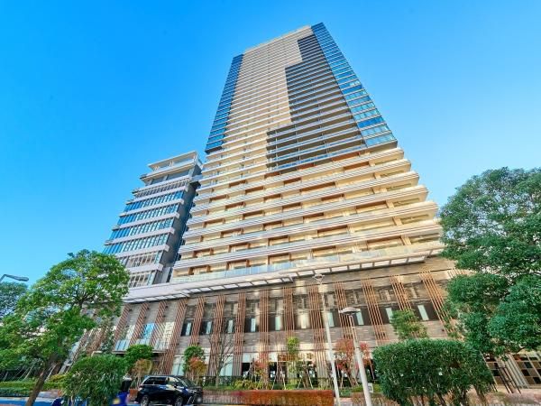 Park Court Hamarikyu The Tower 2LDK+S+WIC in Minato, Tokyo - Thumbnail 2