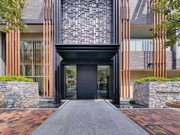 Park Court Hamarikyu The Tower 2LDK+S+WIC in Minato, Tokyo - Thumbnail 3