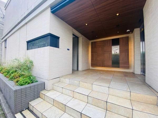 Spacious 2LDK Apartment for Sale in Hiroo, Shibuya, Tokyo - Thumbnail 2