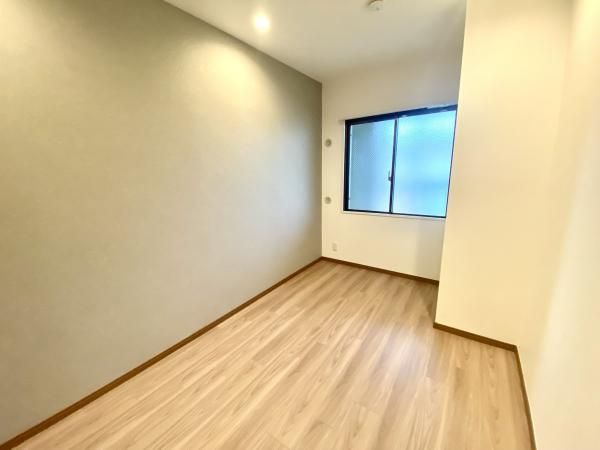 Renovated 3LDK Apartment for Sale in Ashiya, Hyogo - Thumbnail 2