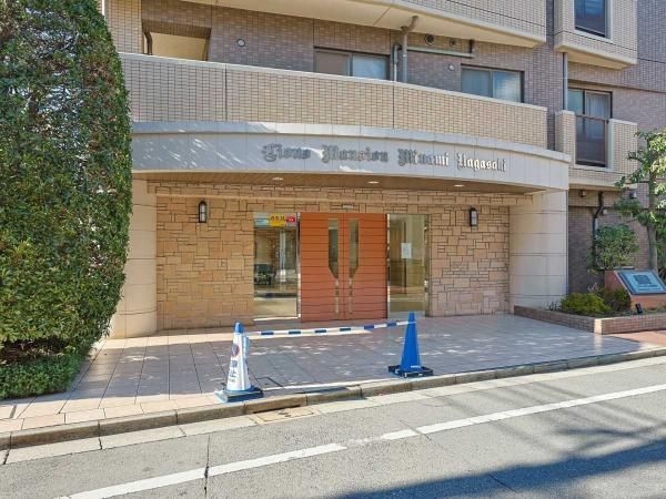 Renovated 3LDK Apartment in Toshima-ku, Tokyo - 77m² - Thumbnail 2