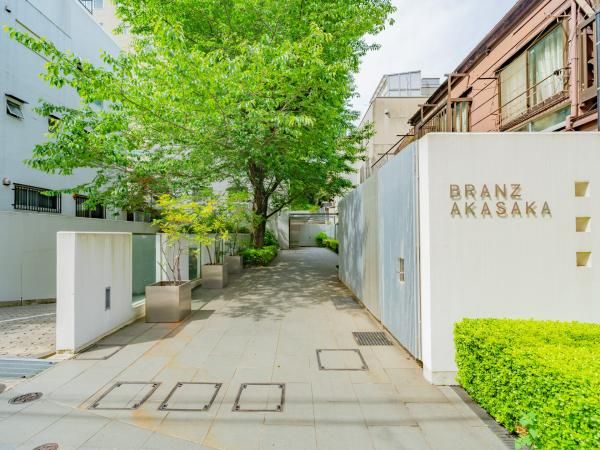 3LDK Apartment in Minato-ku, Tokyo for Sale - Thumbnail 3