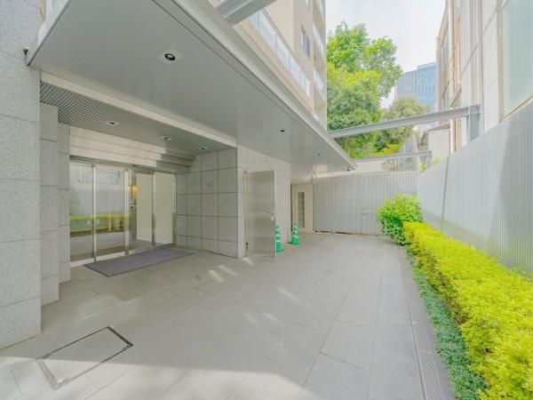 3LDK Apartment in Minato-ku, Tokyo for Sale - Thumbnail 2