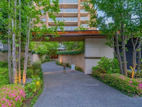 Brands Shibuya Tokiwamatsu 3LDK Apartment for Sale in Shibuya - Thumbnail 3