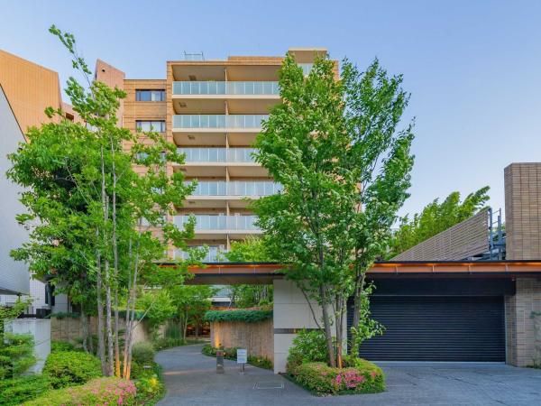 Brands Shibuya Tokiwamatsu 3LDK Apartment for Sale in Shibuya - Thumbnail 2