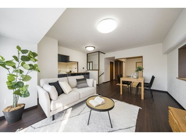 Spacious 4LDK Maisonette Apartment for Sale in Tachikawa, Tokyo - Thumbnail 4