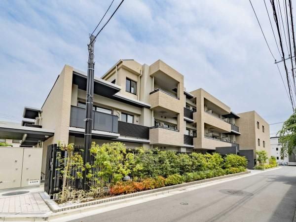 2LDK+S Apartment for Sale in Toshima City, Tokyo - Thumbnail 2