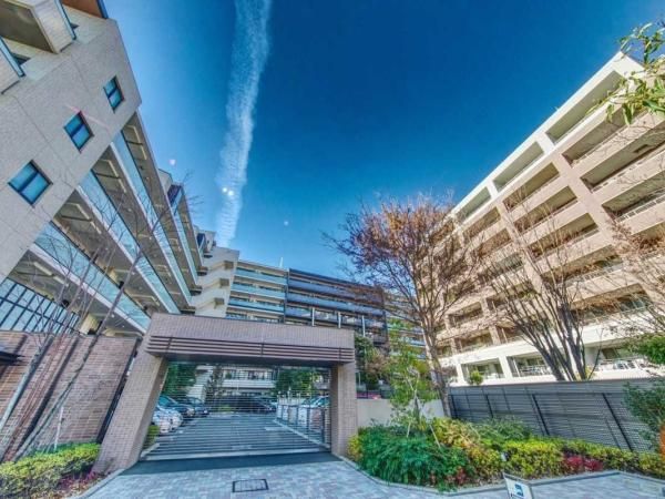 2LDK Apartment for Sale in Mitaka, Tokyo with Private Garden - Thumbnail 2