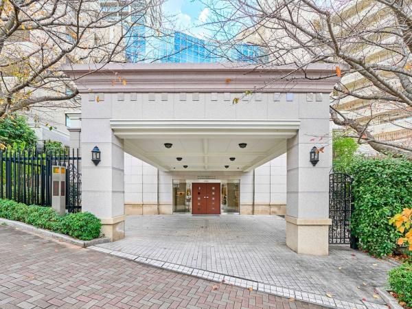 1LDK+S Apartment for Sale in Minato-ku, Tokyo - Thumbnail 2