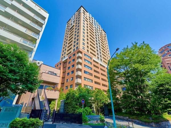 Renovated 2LDK Apartment in Ebisu, Shibuya, Tokyo - Thumbnail 2
