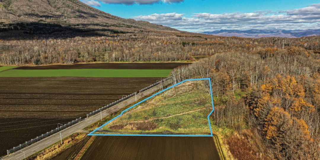 2,800 Tsubo Land for Sale in Makkari with Mount Yotei Views - Thumbnail 4