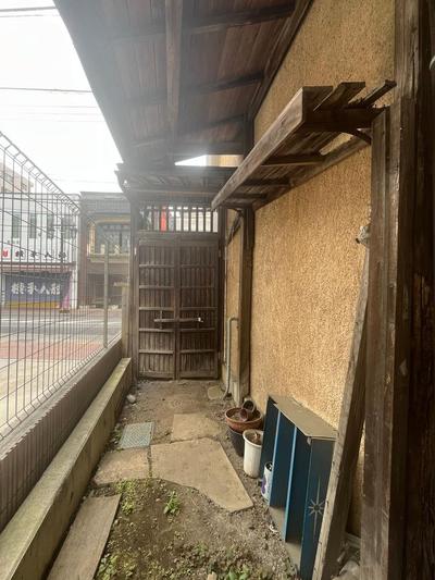 7KK Detached House for Sale in Ome, Tokyo - 218 sqm — Front_door, Ome, Tokyo