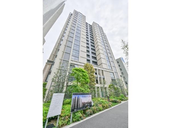 80m2 1LDK Apartment for Sale in Minami Aoyama, Minato-ku, Tokyo - Thumbnail 2