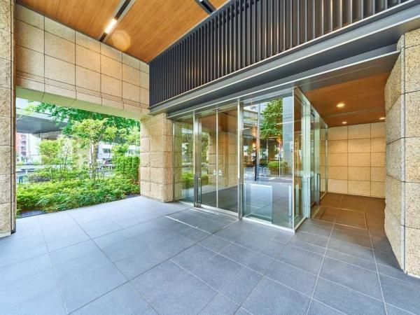 80m2 1LDK Apartment for Sale in Minami Aoyama, Minato-ku, Tokyo - Thumbnail 4