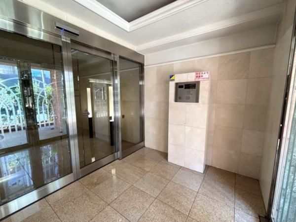 Renovated 1LDK Apartment in Ebisu, Shibuya, Tokyo - Thumbnail 3