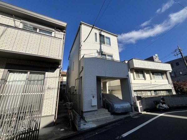 3-Story House with 2 Kitchens in Nerima, Tokyo - Thumbnail 2