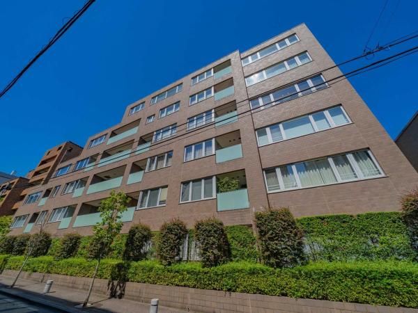 Renovated 2LDK Apartment in Akasaka, Minato-ku, Tokyo - Thumbnail 2