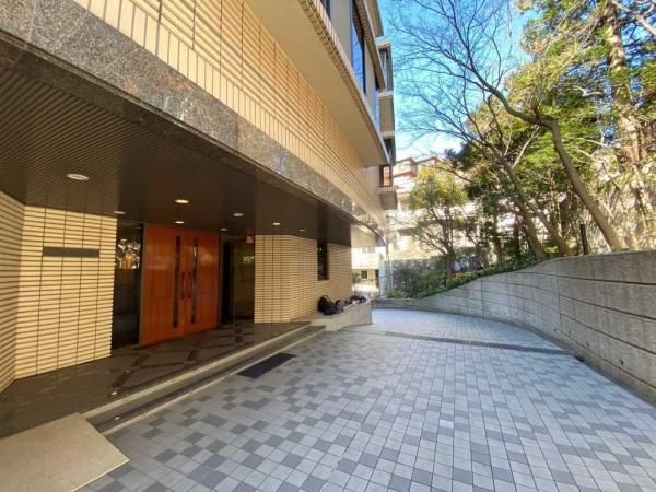 3LDK Apartment for Sale in Minami-Azabu, Minato-ku, Tokyo - Thumbnail 2