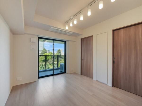 2LDK Apartment for Sale in Shinjuku, Tokyo - 58.68m2 - Thumbnail 4
