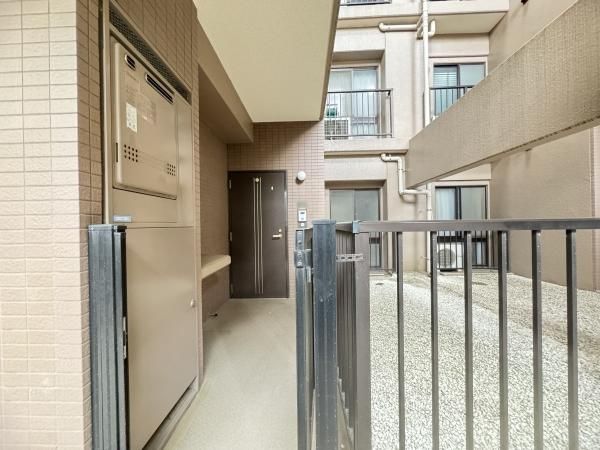3LDK Apartment for Sale in Chofu City, Tokyo – 72m2 with Private Garden - Thumbnail 4