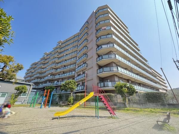 3LDK Apartment for Sale in Chofu City, Tokyo – 72m2 with Private Garden - Thumbnail 2