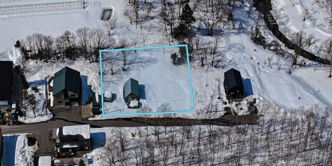 Niseko Motomachi 408 Tsubo Land Plot for Sale in Hokkaido - Thumbnail 3