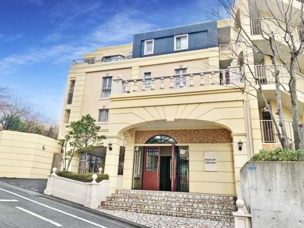 3LDK Apartment for Sale in Kawasaki with Private Garden - Thumbnail 2