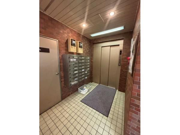 1R Apartment for Sale in Kōjimachi, Chiyoda, Tokyo - Thumbnail 3