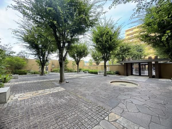 4LDK Apartment with Huge Roof Balcony near Kokubunji Station, Tokyo - Thumbnail 3