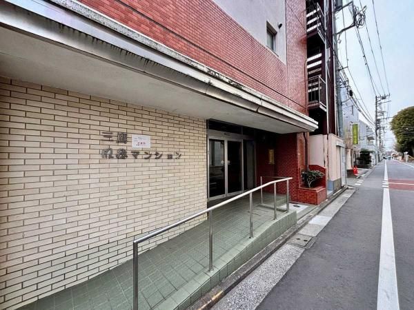 Renovated 2LDK Apartment in Musashino-shi, 48m2, Near Mitaka Station - Thumbnail 2