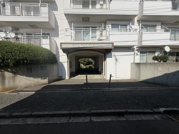 Renovated 3LDK Apartment Near Kikuna Station in Yokohama - Thumbnail 4
