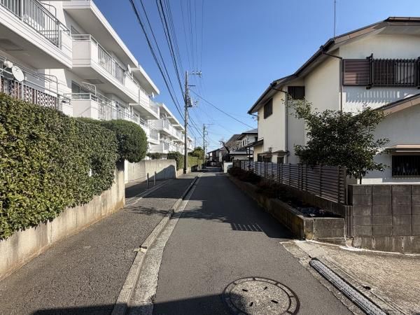 Renovated 3LDK Apartment Near Kikuna Station in Yokohama - Thumbnail 3
