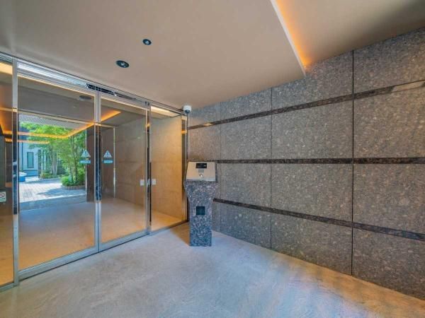 1LDK Apartment for Sale in Minami-Azabu, Minato, Tokyo - Thumbnail 4