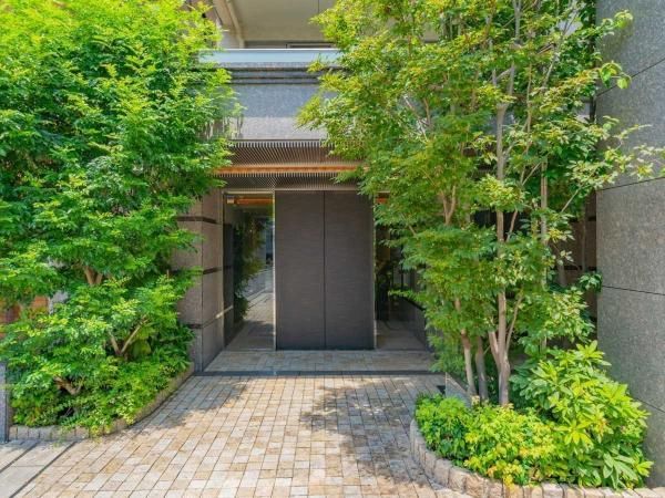 1LDK Apartment for Sale in Minami-Azabu, Minato, Tokyo - Thumbnail 3