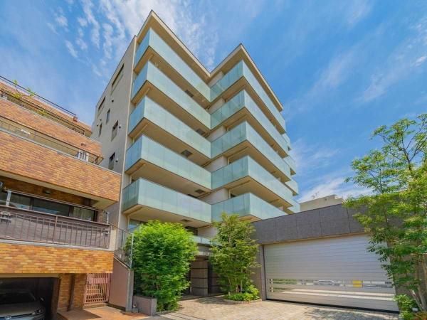 1LDK Apartment for Sale in Minami-Azabu, Minato, Tokyo - Thumbnail 2
