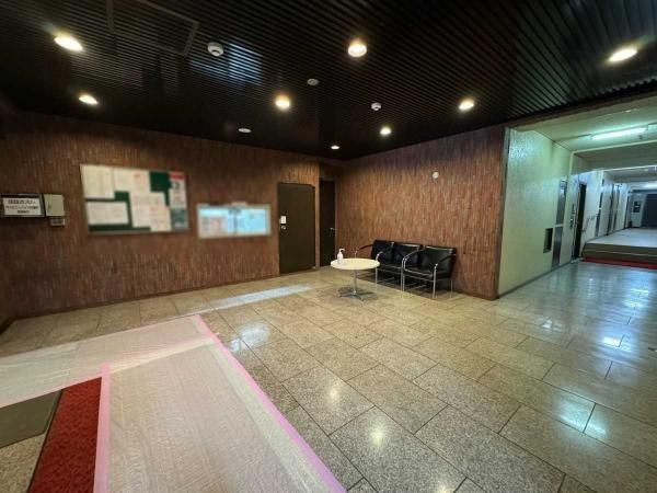 2LDK Apartment for Sale in Yonbancho, Chiyoda, Tokyo - Thumbnail 2