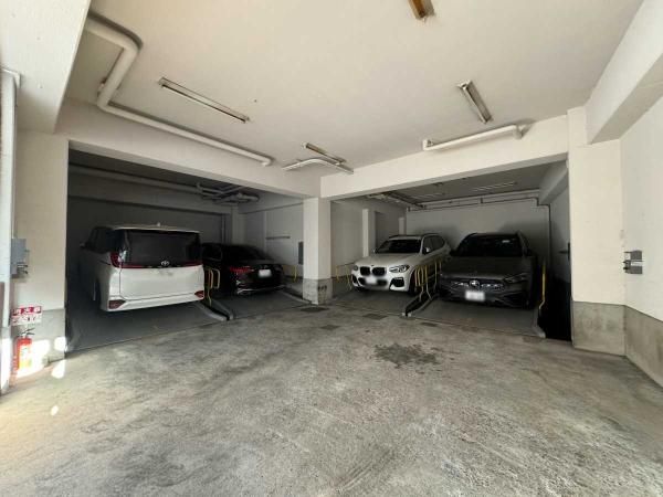 2LDK Apartment for Sale in Yonbancho, Chiyoda, Tokyo - Thumbnail 4