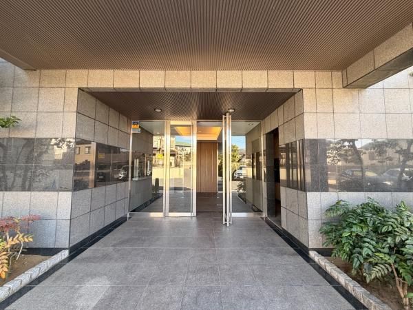 Renovated 2LDK+S Apartment in Urawa-ku, Saitama - Thumbnail 4