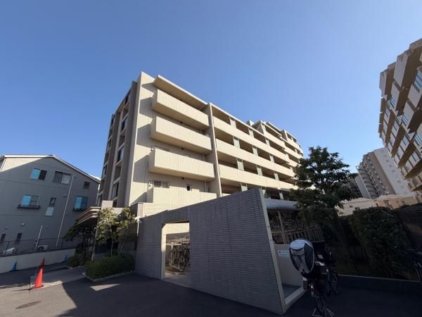 Renovated 2LDK+S Apartment in Urawa-ku, Saitama - Thumbnail 2