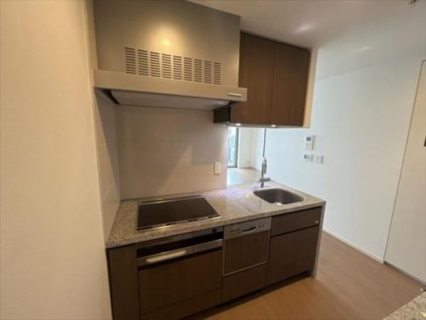 1LDK Apartment for Sale in Chiyoda, Tokyo – 45m² 28th Floor - Thumbnail 2