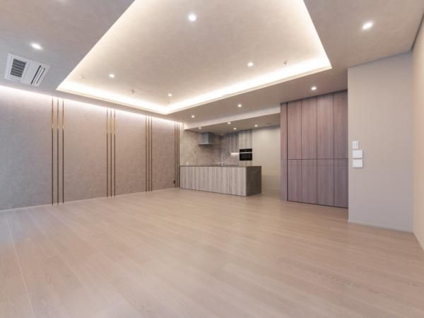 2LDK Apartment for Sale in Chiyoda, Tokyo - 105.94m² - Thumbnail 2