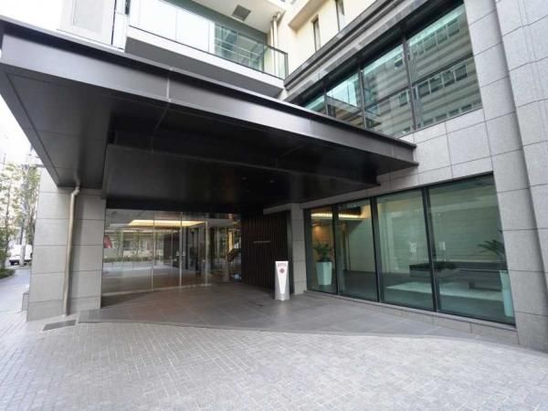 Renovated 3LDK Apartment on 25th Floor in Kuramae, Taito-ku - Thumbnail 2