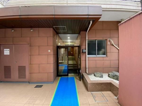 2LDK Apartment for Sale in Akasaka, Minato-ku, Tokyo - Thumbnail 2