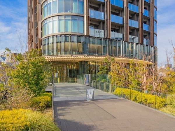 2LDK Apartment for Sale in Akasaka, Minato-ku, Tokyo - Thumbnail 2
