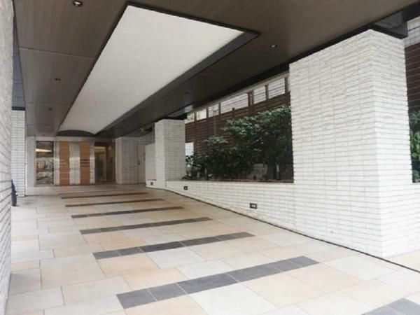 1R Renovated Apartment in Akasaka, Minato-ku, Tokyo - Thumbnail 2